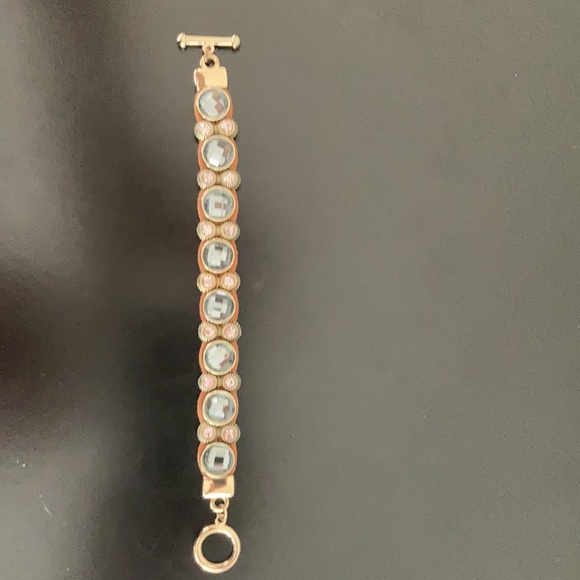 Brown leather bracelet w gold clasps topped w gems - Picture 3 of 8